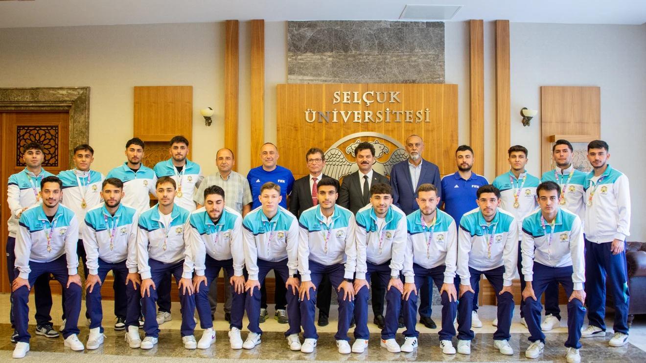 Türkiye’yi İtalya’da temsil edecek şampiyonlar, Rektör Yılmaz’ı ziyaret etti